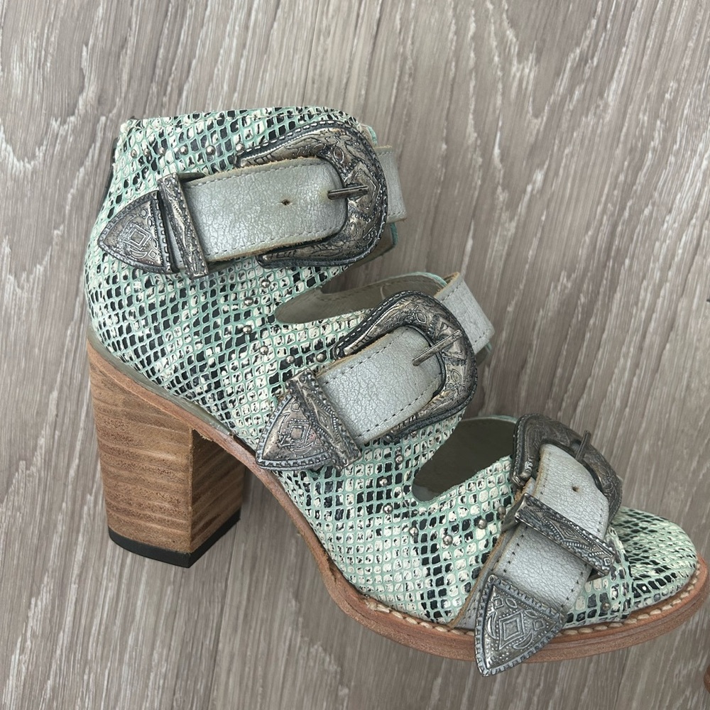 Freebird by Steven Brand New VIOLET style heels